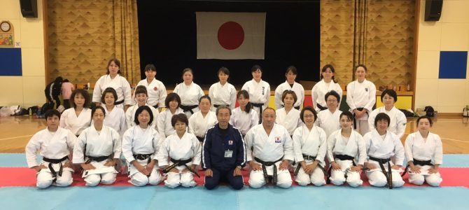 平成28年度技術委員会女子部会 第3回 礼法・基本技術ならびに形・組手の講習会開催報告(2017/3/20) 平成28年度技術委員会女子部会 第3回 礼法・基本技術ならびに形・組手の講習会開催報告(2017/3/20)